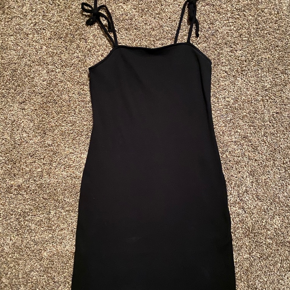 Black bodycon dress